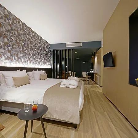 Hotell My 4*